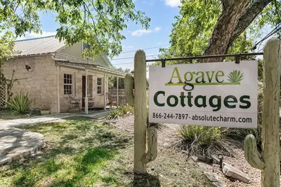 Image de Cottage d'agave absolument charmant. Lit Queen, Walk to Main, Terrasse extérieure!