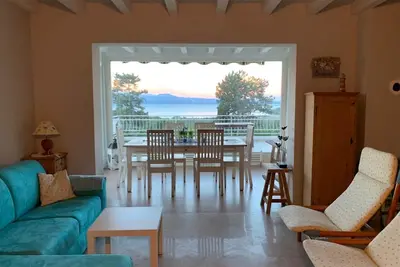 Image de Villa avec magnifique vue sur le lac de Garde, jardin et piscine