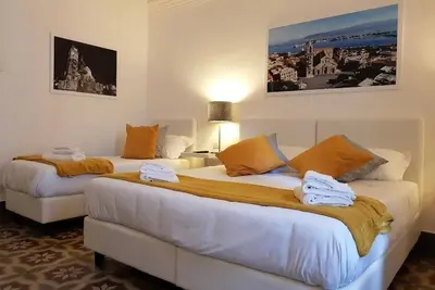 Image de Les chambres de la Piazza Cairoli, chambre triple de luxe