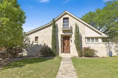 Image de Absolument charmant Bella Manor Main House, Walk to Main, Private Hot Tub!