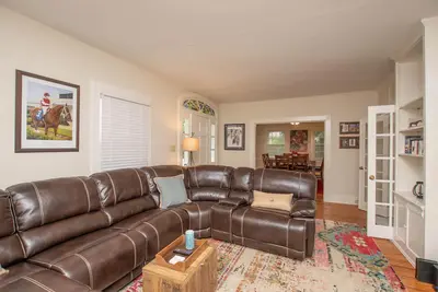 Image de ❤ The Hillcrest House w / Cottage privé - Près de Frankfort Ave, Downtown, Expo!