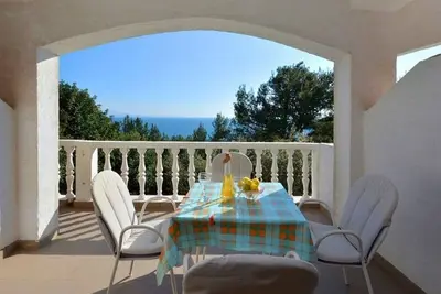 Garçonnière avec la terrasse et la vue sur le mer Ivan Dolac, Hvar (As-17778-c)