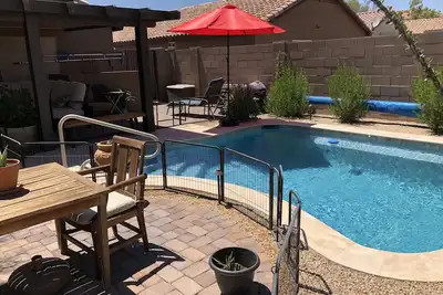 Image de Accueil avec piscine près des terrains de golf et ballparks West Valley