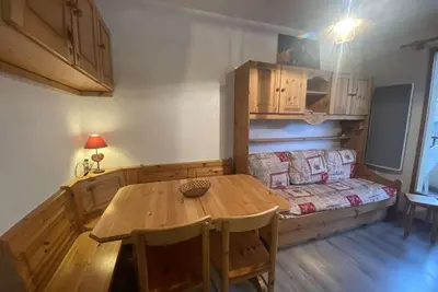 Image de Appartement rénové cosy avec piscine, pour 4 personnes, proche des pistes et du village.