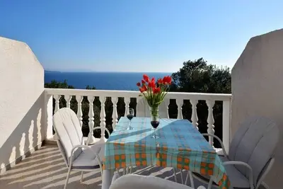 Garçonnière avec la terrasse et la vue sur le mer Ivan Dolac, Hvar (As-17778-g)