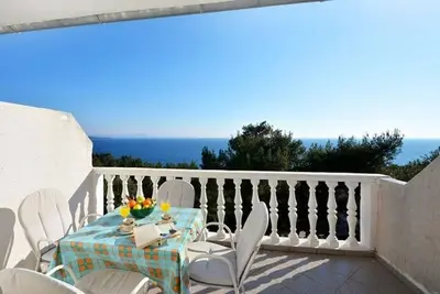 Garçonnière avec la terrasse et la vue sur le mer Ivan Dolac, Hvar (As-17778-h)