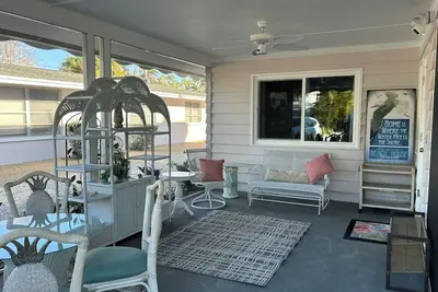 Image de 2 chambres + solarium avec lits gigognes, 2 salles de bain, maison privée avec barbecue et équipement de plage