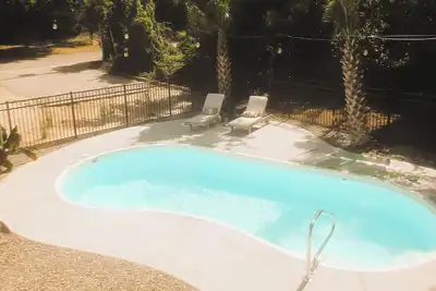 Image de Cottage privé sur un ruisseau de marée situé à seulement 2 pâtés de maisons de l'océan