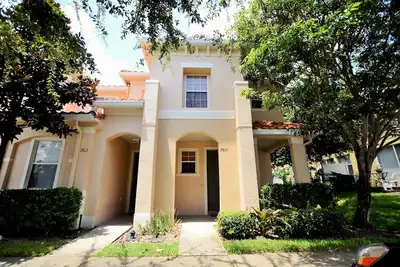 Image de Maison de ville 3br / 3ba de 1600 pieds carrés. 1, 5 m de Disney et une minute de Walmart