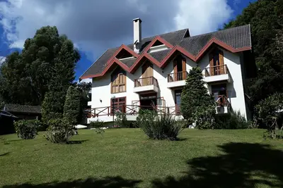 Image de Charmante maison de 5 qtos sur un terrain de 3000m2, Wifi, barbecue et silence #