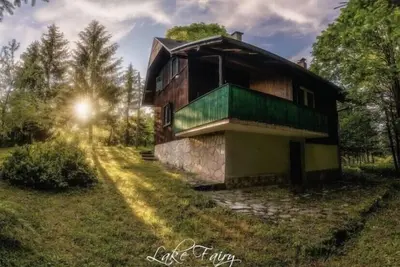 Image de Chalet charmant et paisible dans le parc pouvant accueillir jusqu'Ă 6 personnes