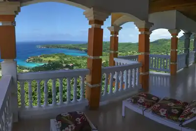 Image de Vue sur l'océan et la montagne à Harmony Heights Villa