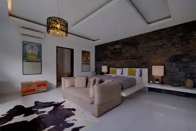 Image de 1 Br Villa avec une végétation luxuriante avec seulement quelques minutes en voiture de la plage d'Echo, Canggu