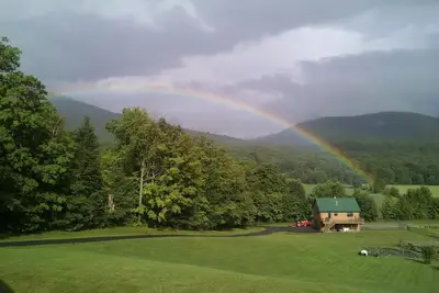 Image de Calme, cadre privé avec vue panoramique sur la montagne sur notre petite ferme équestre.