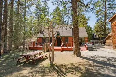 Image de Nanas Cottage Retreat - 2br / 2ba, Smart Tv, WiFi gratuit et grande cour clôturée!