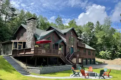 Image de Cliff View Loj Home est dans un quartier calme Ă distance de marche du lac Mirror.