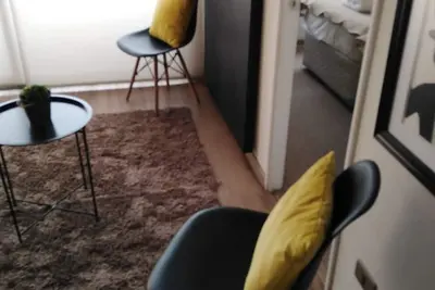Image de A10 Cozy, endroit parfait, jusqu'à 3 personnes, métro à l'entrée