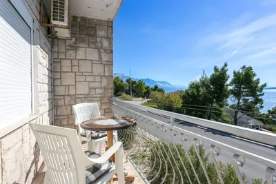 Image de Appartement d'une chambre avec le balcon et la vue sur le mer Marusici, Omis (A-954-b)