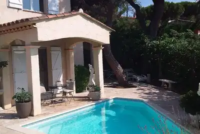 Image de Villa de luxe dans un emplacement idéal près de la plage, de la ville et du golf.