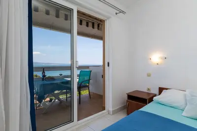 Image de Garçonnière avec le balcon et la vue sur le mer Duce, Omis (As-13694-a)