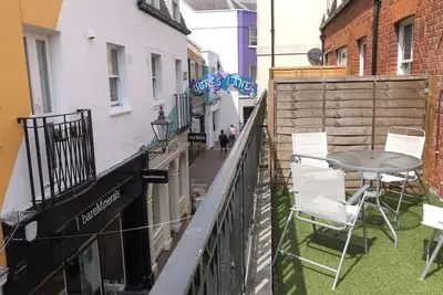 Image de Birch In The Lanes - un grand appartement sur deux niveaux avec terrasse et terrasse proche de la mer
