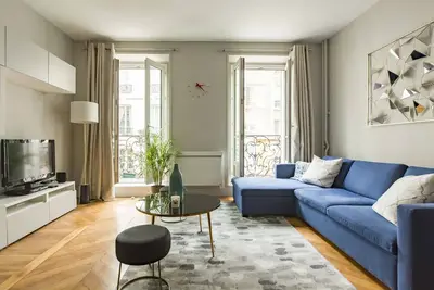 Image de Appartement 2br élégant au 1er, à deux pas des principaux musées parisiens, par Veeve