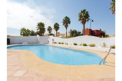 Image de Bel appartement sur terrain de golf avec piscine