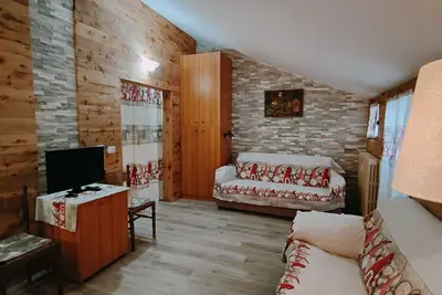 Image de Magnifique grenier dans les montagnes, avec des détails de chalet