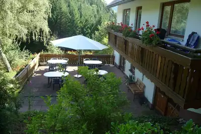 Image de bel appartement avec 1 chambre à coucher et un balcon magnifique