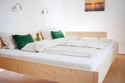 Image de Maison de vacances confortable avec Wi-Fi gratuit, grandes chambres et nombreuses possibilités pour vos enfants.