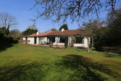 Image de Torenweg 9 bungalow de vacances avec jardin privé dans un emplacement privilégié