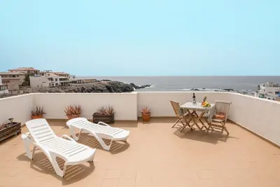 Image de Appartement central \"Benitez Umpierrez\" sur la plage avec terrasse, vue sur l'océan et Wi-Fi