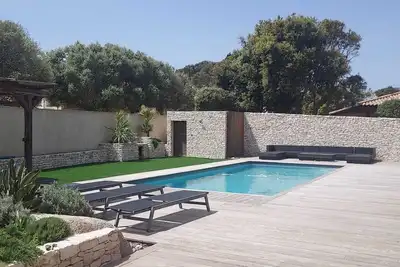 Image de Villa à proximité du port\/falaises\/commerces, piscine chauffée, 10 personnes