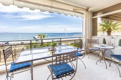 Image de Appartement équipé de 70 m2 face à la mer dans le quartier du Palm beach