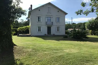 Image de 4 ch 8 personnes Maison de Maitre de 1924 avec piscine classée 4 étoiles