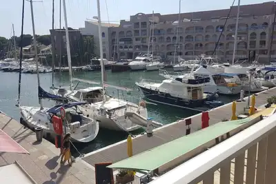 Image de Hyères Port La Gavine - Joli 2 pieces renové vue sur marina