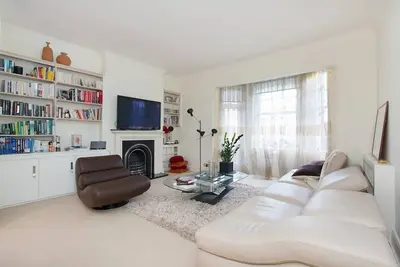 Image de Immense et élégant, prêt pour bébé, 2 chambres au 1er étage à Chelsea
