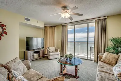 Image de Crescent Shores, condo avec 2 chambres sur la plage, bain Ă remous et connexion Wi-Fi gratuite!