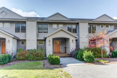 Image de Sh4: Stonehill Townhome de luxe avec magnifique vue sur les pistes de ski, bain à remous et beaucoup d’espace! Professionnellement géré et à quelques minutes du Village du Père Noël, StoryLand, le ski, la randonnée, et bien plus encore! Rabais Sur Les. .