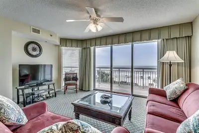 Image de Crescent Shores, Condo Avec 2 Chambres sur la Plage, Bain Ă Remous et Connexion Wi-fi Gratuite!