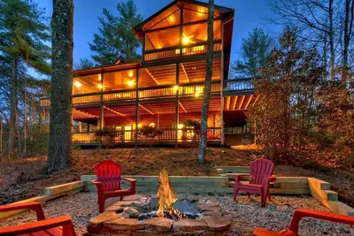 Image de Cabine de luxe à Aska Adventure, à quelques minutes du centre-ville de Br et des tubes de la rivière Toccoa