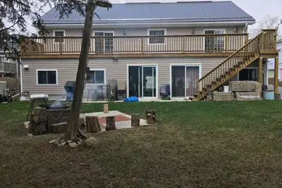 Image de Bas Niveau GĂŽTE / Maison Sur Canal Du Lac A Louer