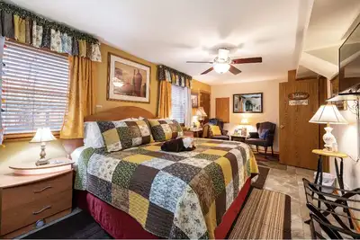 Image de The Estates Suite avec garage et espace de travail
