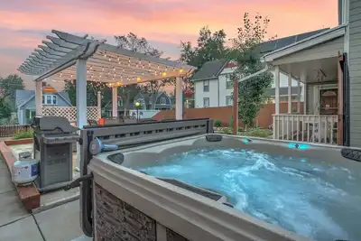 Image de 3br Care & Quality✶Downtown✶Outdoor Living Superb