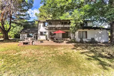 Image de Nouveau! Downtown Cottonwood Home avec bain à remous et terrasse!