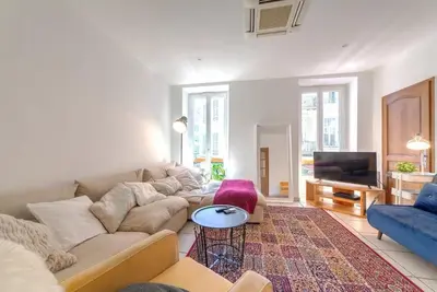 Image de Beau grand appartement dans le centre de Nice, pour 10\/12 personnes, près de la gare et de la plage