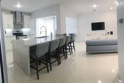 Image de New Miami Lake House For Families 3Bd / 2Bth / 6 Per