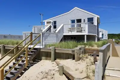 Image de Nouvelle maison située directement sur la plage privée avec A / C