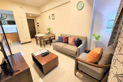 Image de Condo moderne d'une chambre à coucher @ Mactan, Lapu-Lapu, Cebu avec Wi-fi gratuit, piscine, plage et salle de sport