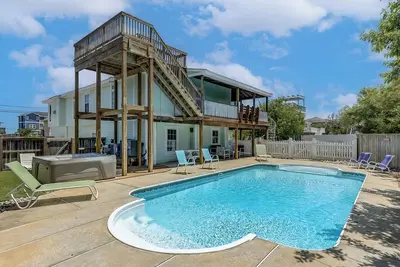 Image de Menthe à être | 450 pieds de la plage | Piscine privée, bain à remous, chien bienvenus
